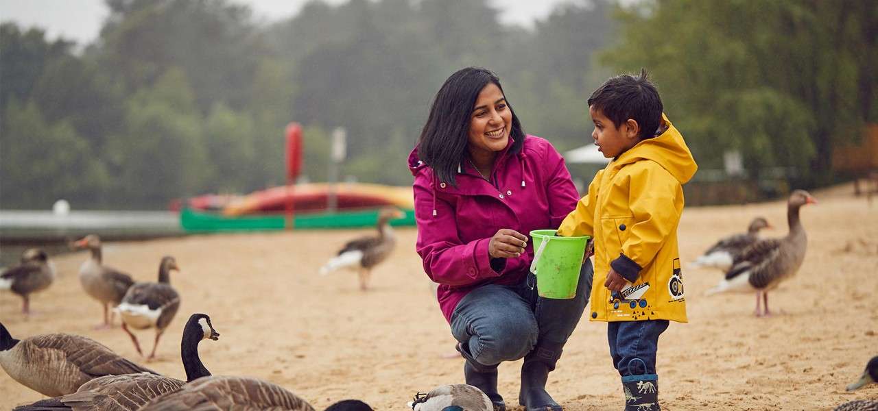 A mother and her child on the beach in autumn.