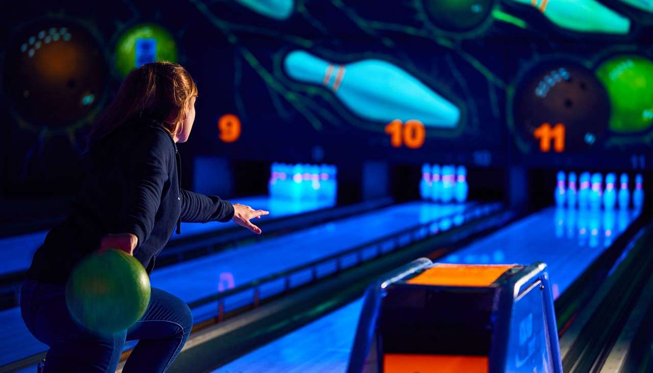 Women bowling