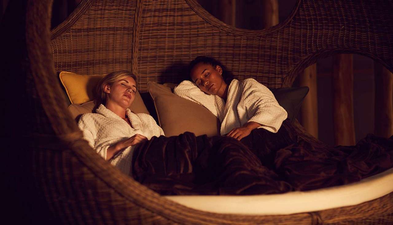 Two women relaxing under a blanket in Aqua Sana Spa