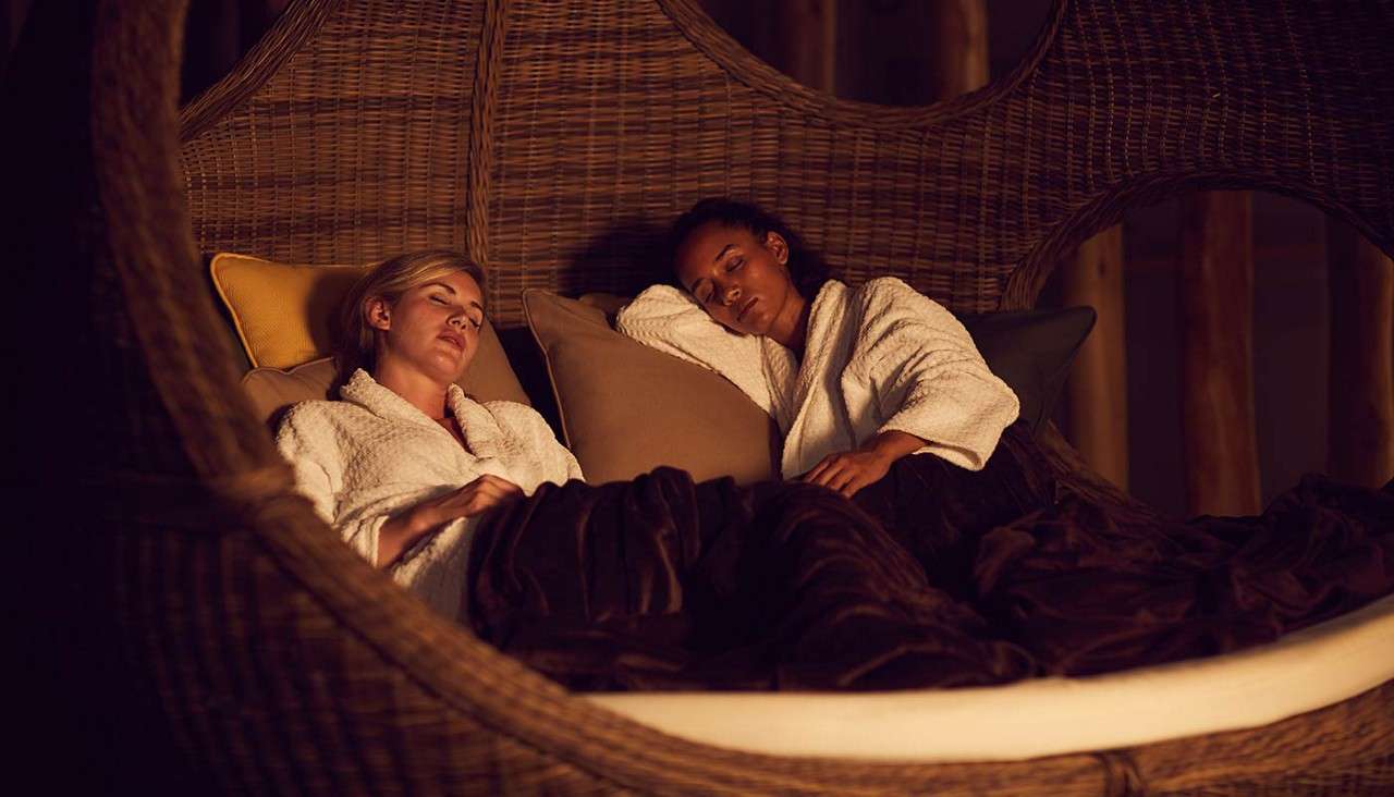Two women relaxing under a blanket in Aqua Sana Forest Spa
