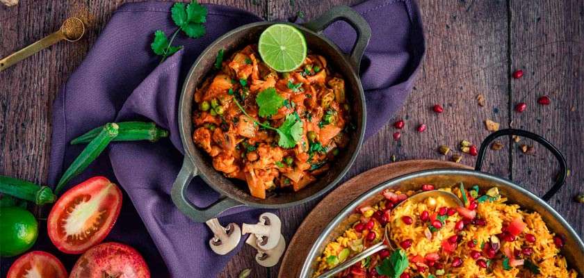 Birds-eye view of curry dishes from the Rajinda Pradesh menu