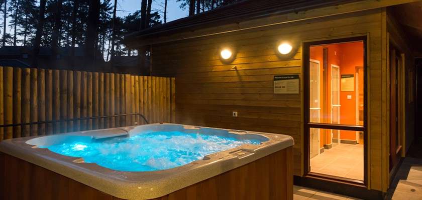 A hot tub outside an Exclusive Lodge 
