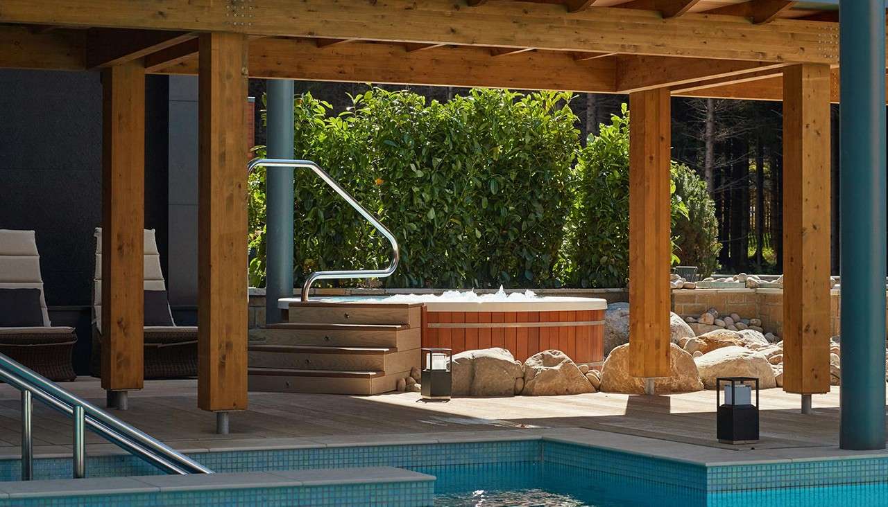 Outdoor hot tub.