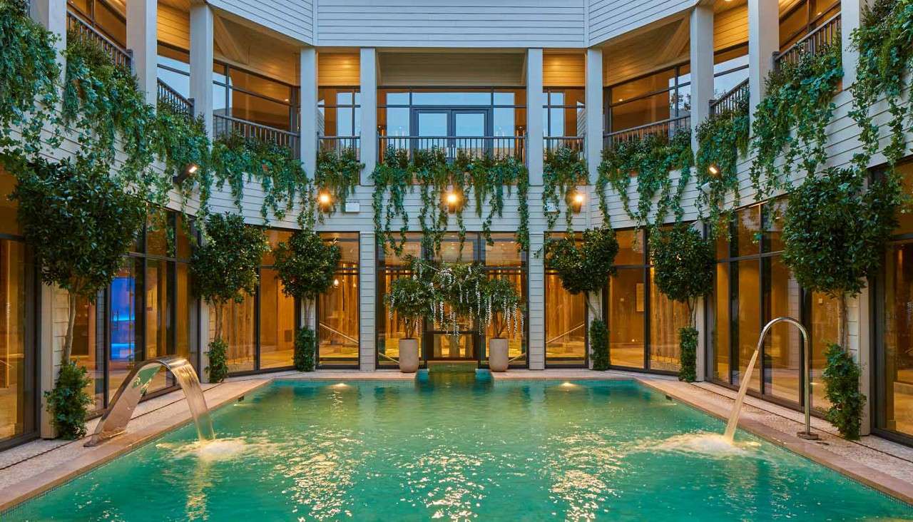 The outdoor pool bubbling  at Aqua Sana Spa 
