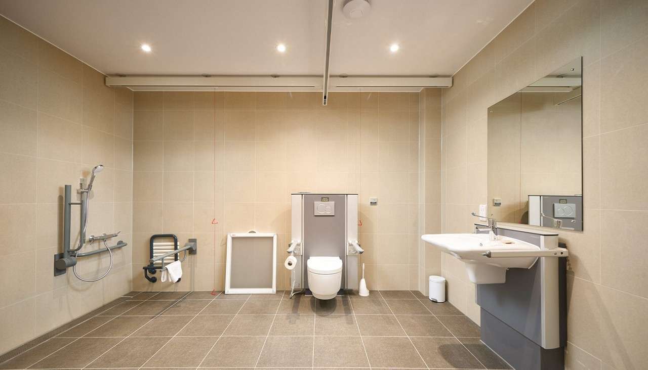 Adapted shower room