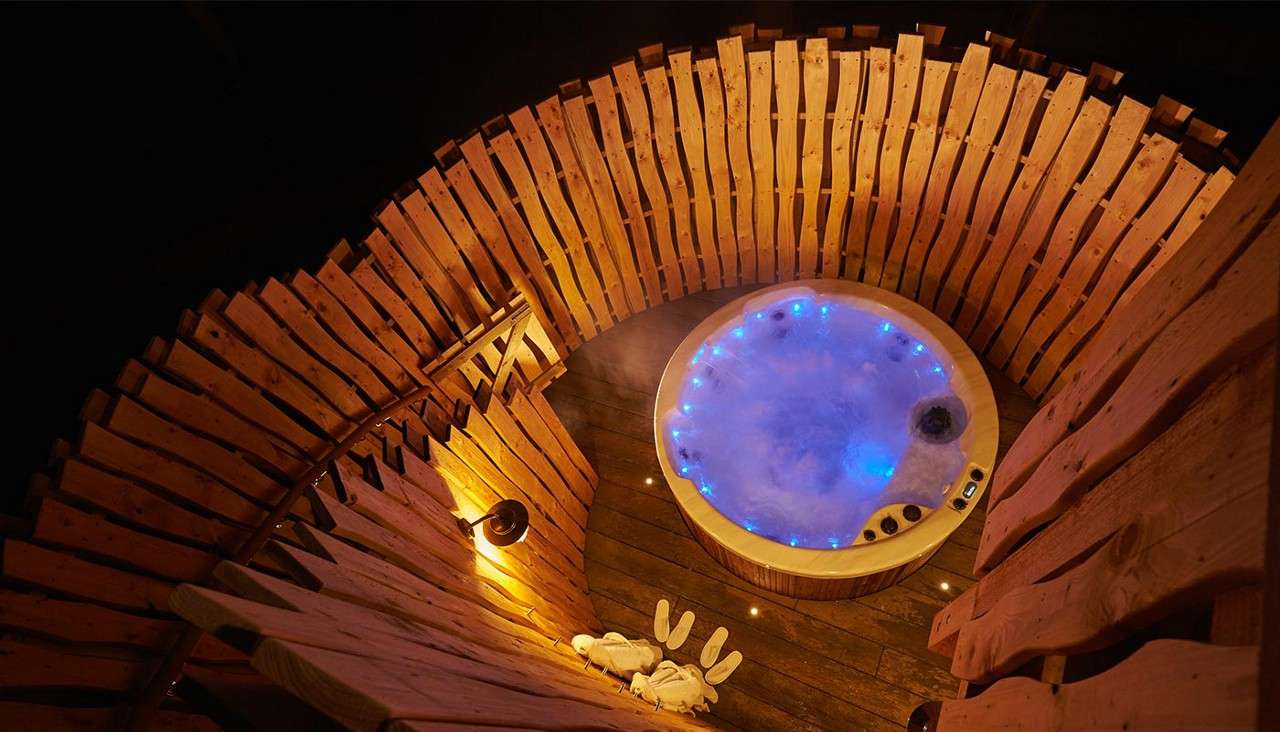 Treehouse outdoor hot tub