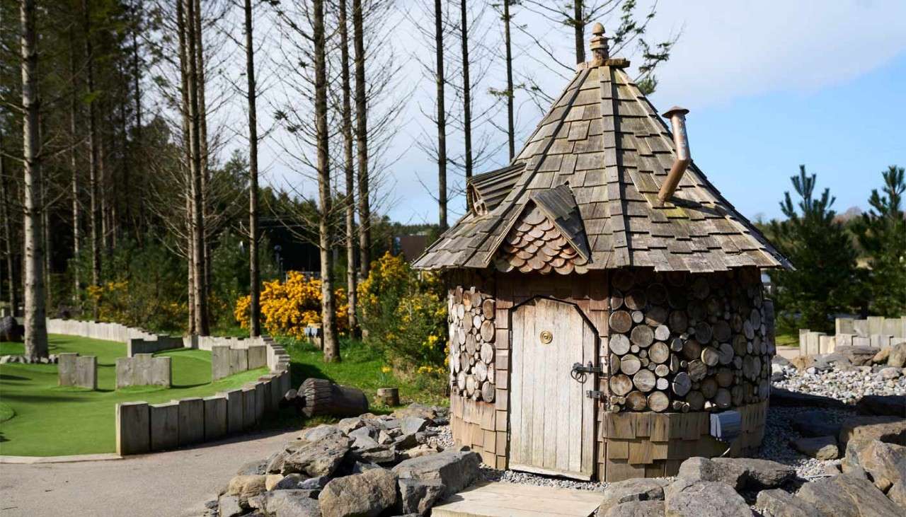 Small wooden hut on the Adventure Golf course