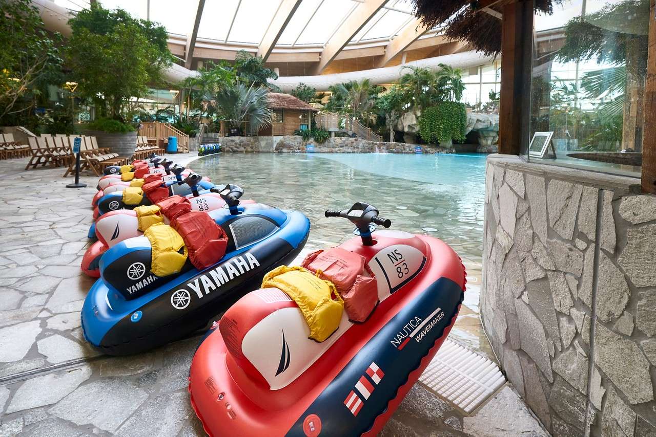 A view of the jet skis in the pool.