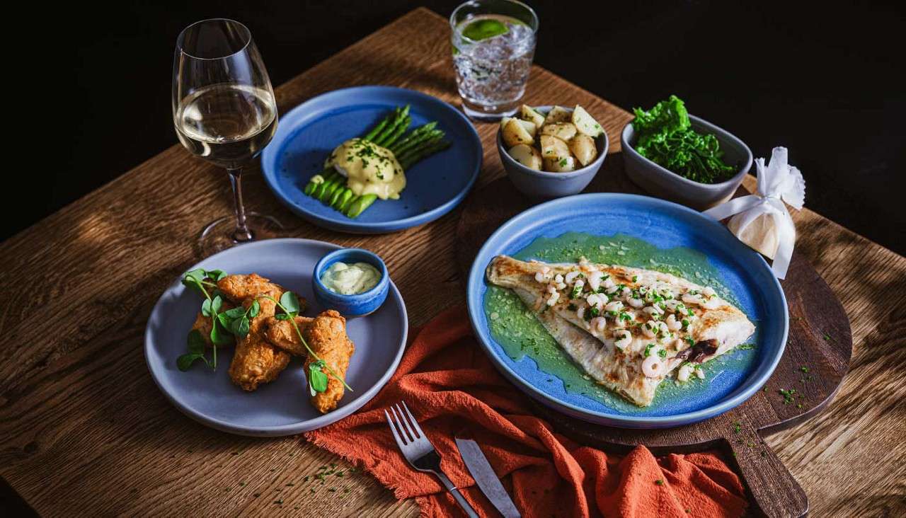The Dozing Duck specials including fish and wings.