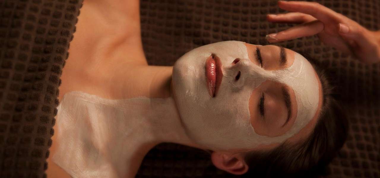 VOYA Organic Illuminating Facial