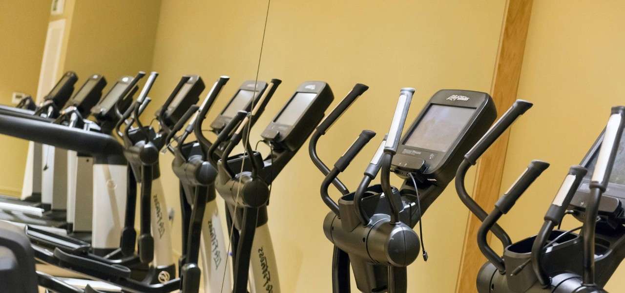 Machines in the gym all lined up next to each other