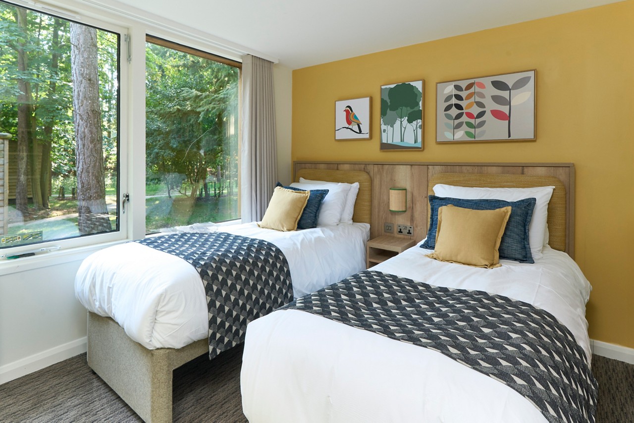 PROJECT AUTUMN WOODLAND PLUS TWIN BEDROOM